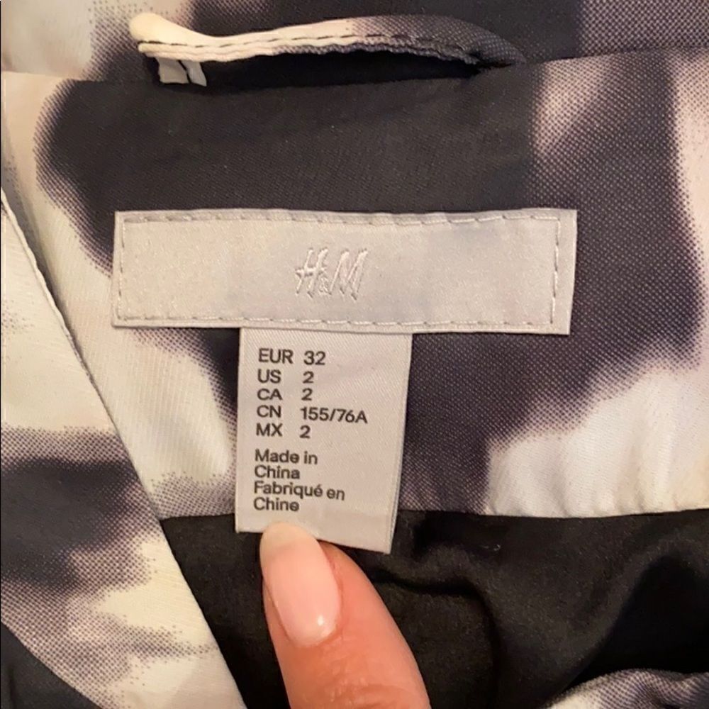 H&M bomber jacket    - Picture 2 of 4